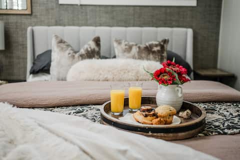 Havens House. 15 mins to Boyne & Petoskey. Skiing!