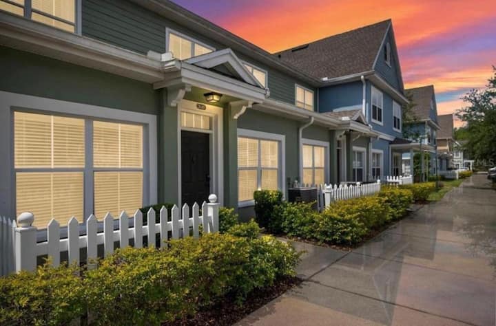 Townhouse In Kissimmee - Kissimmee, FL