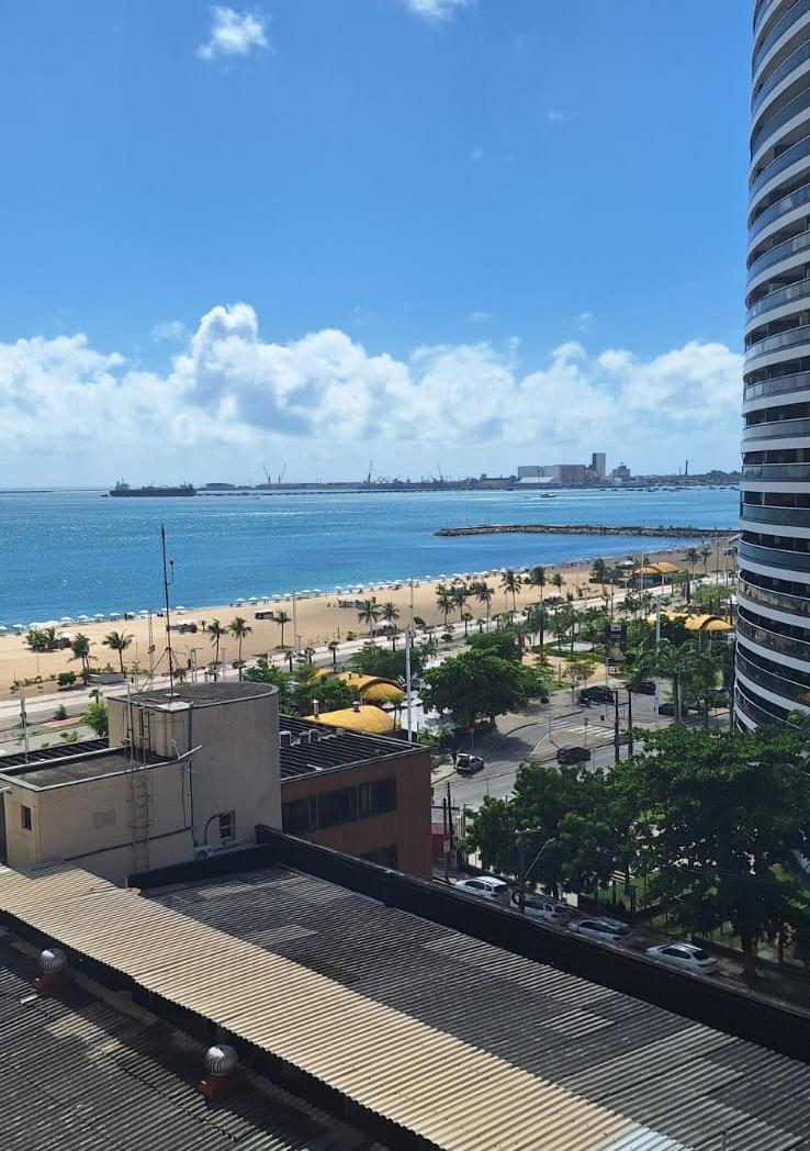 Foto do anúncio de Apt c/varanda e linda vista-mar | 90m da Beira-mar em Beira Mar, Fortaleza