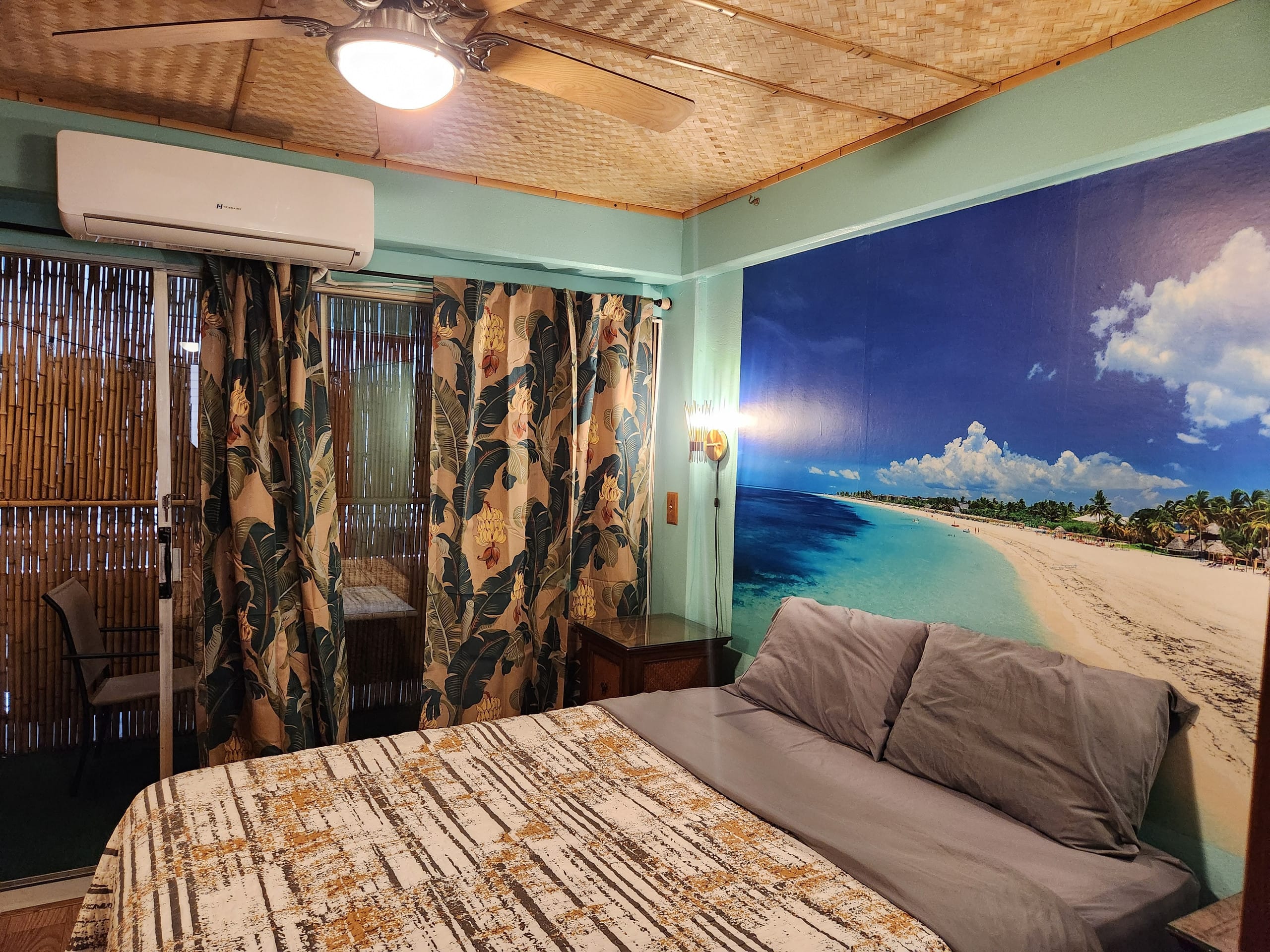Condo in Honolulu · ★4.43 · 1 bedroom · 3 beds · 1 shared bath - Image 2