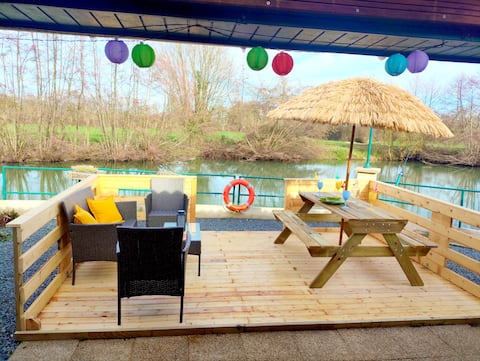 Poitevin marsh waterfront cottage with air conditioning