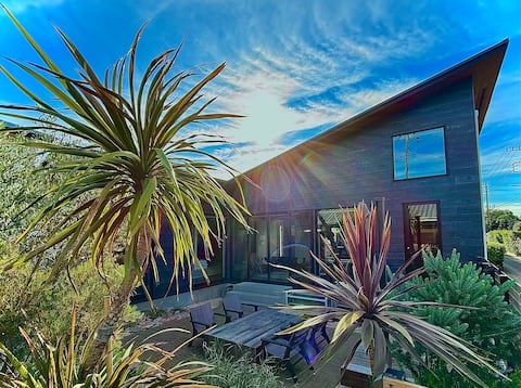 5-minute walk to a natural hidden beach/Botanical outdoor living room & BBQ terrace/Check-in 12 pm, 