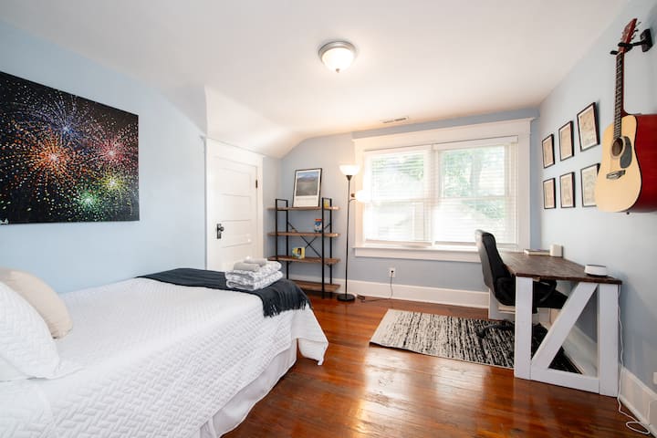Upstairs bedroom with desk and full bed. Across from Laundry room. 