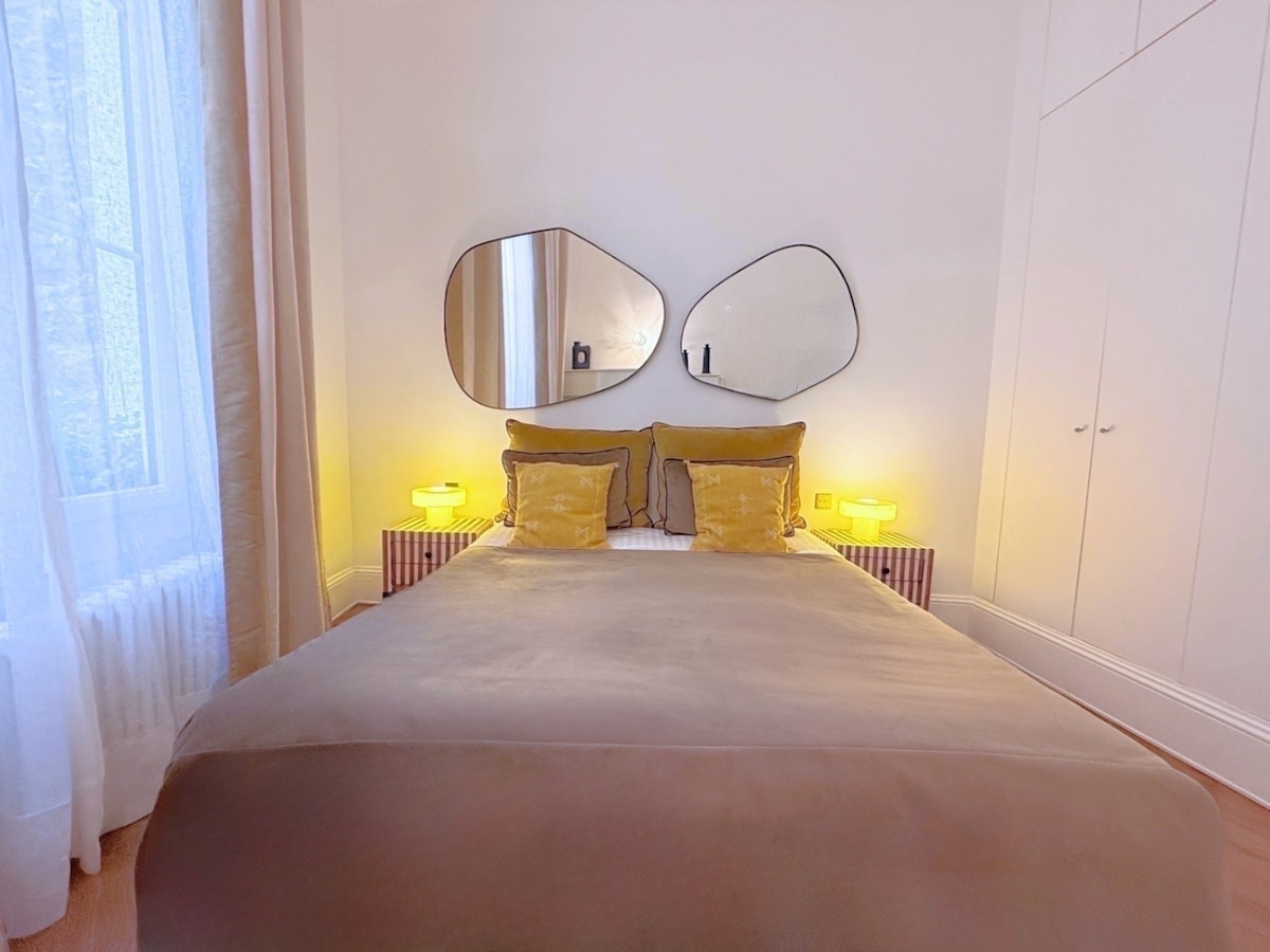 甜蜜巴黎 – 1号卧室配备一张160x200的标准双人床，兼具舒适与优雅。