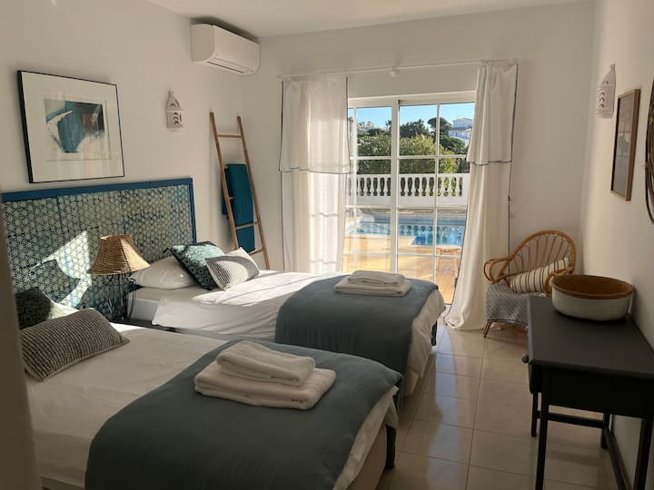 加大双人床或2张单人床