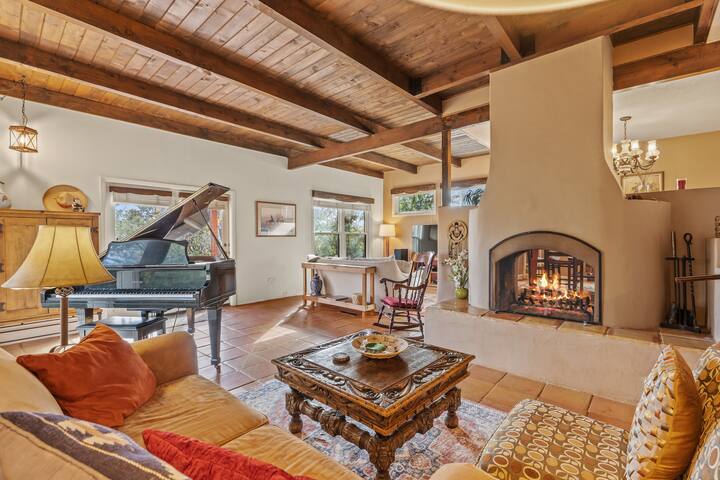 Casa Ramona: Santa Fe Style, Great Yard, Pets Ok! - Santa Fe, NM