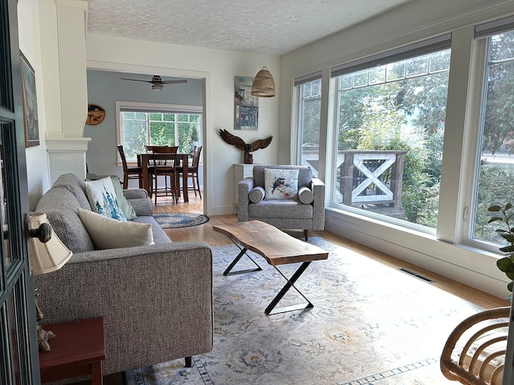 Fraser River Waterfront Cottage In Hope Bc - Hope