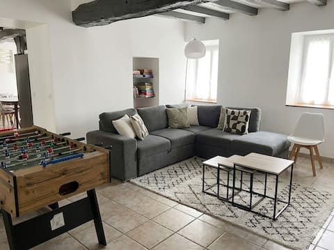 Top performing Airbnb: The house from below with beautiful heated pool in Yonne