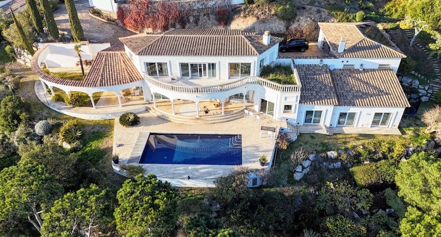 Luxury family villa with views of S’agaró