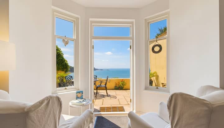Sea Legs - 2 Bedroom Apartment - Tenby - Tenby