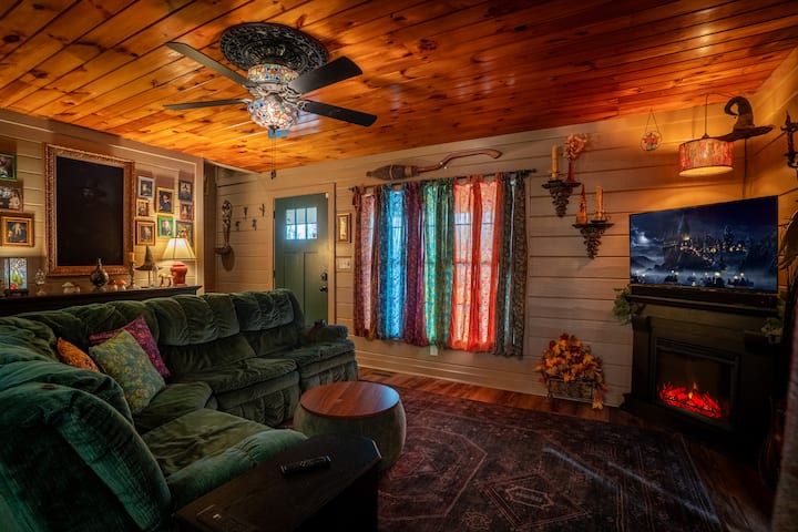 The Wizard Hideout - Cabins for Rent in Mineral Bluff, Georgia