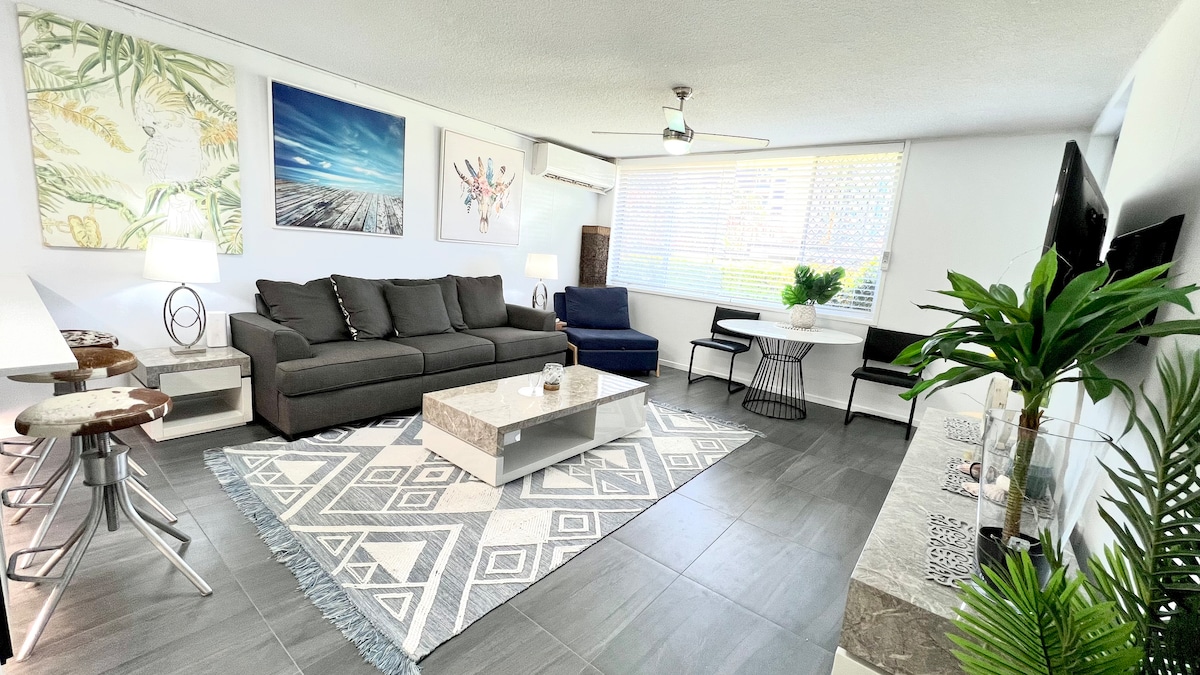 Top Airbnb: 350m to the Beach~Pool~Air-Con~WI-FI~ 1 X Car Park in Broadbeach