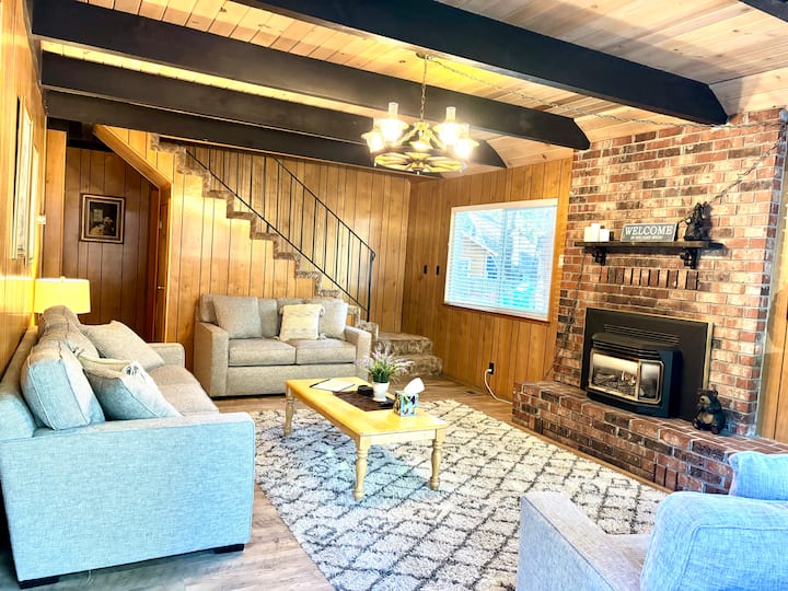 Tahoe Family Cabin - Close To Skiing/ Pet Friendly - South Lake Tahoe, CA
