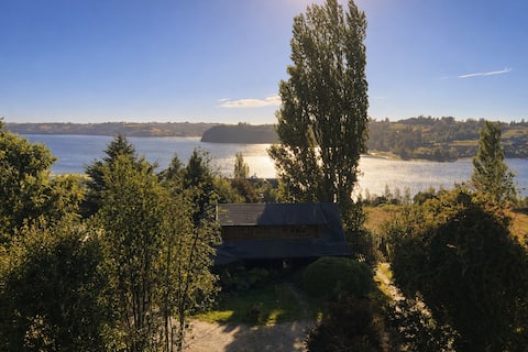 Successful Airbnb property: House in Castro · Fjord view & hot tub in Chonchi