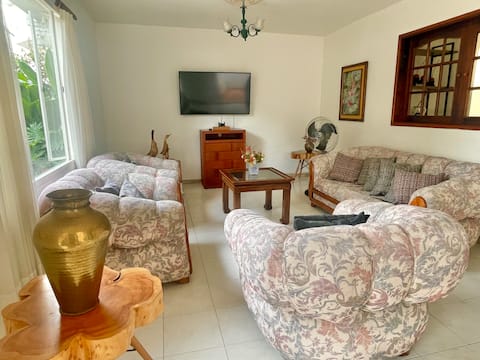 Top performing Airbnb: House in a gated community in downtown La Mesa in La Mesa