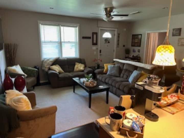 The Hideaway-new Sauna & Jacuzzi - Merrillville, IN