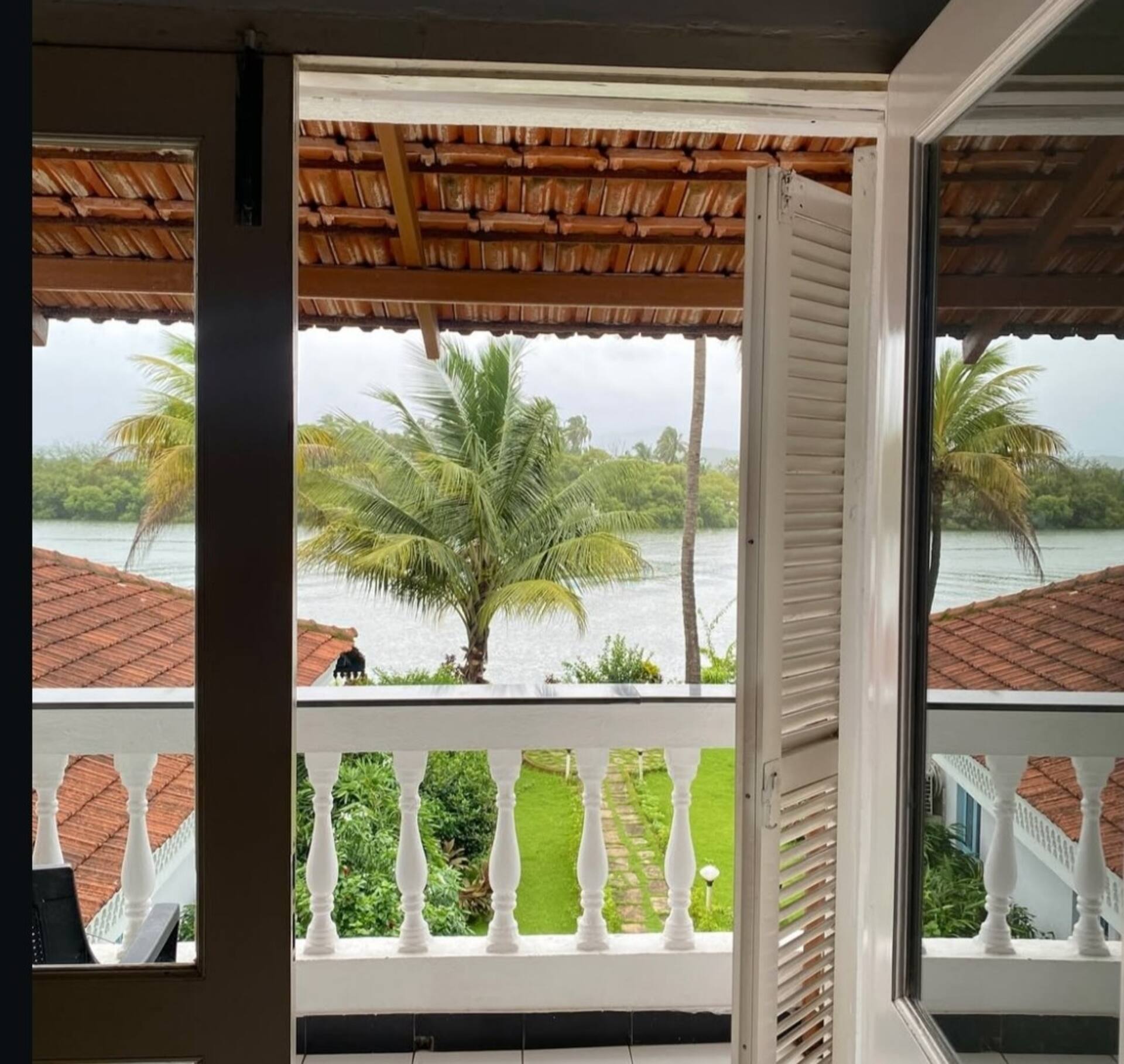 Villa Casablanca, River-touch 3bhk by the beach by Roamhome