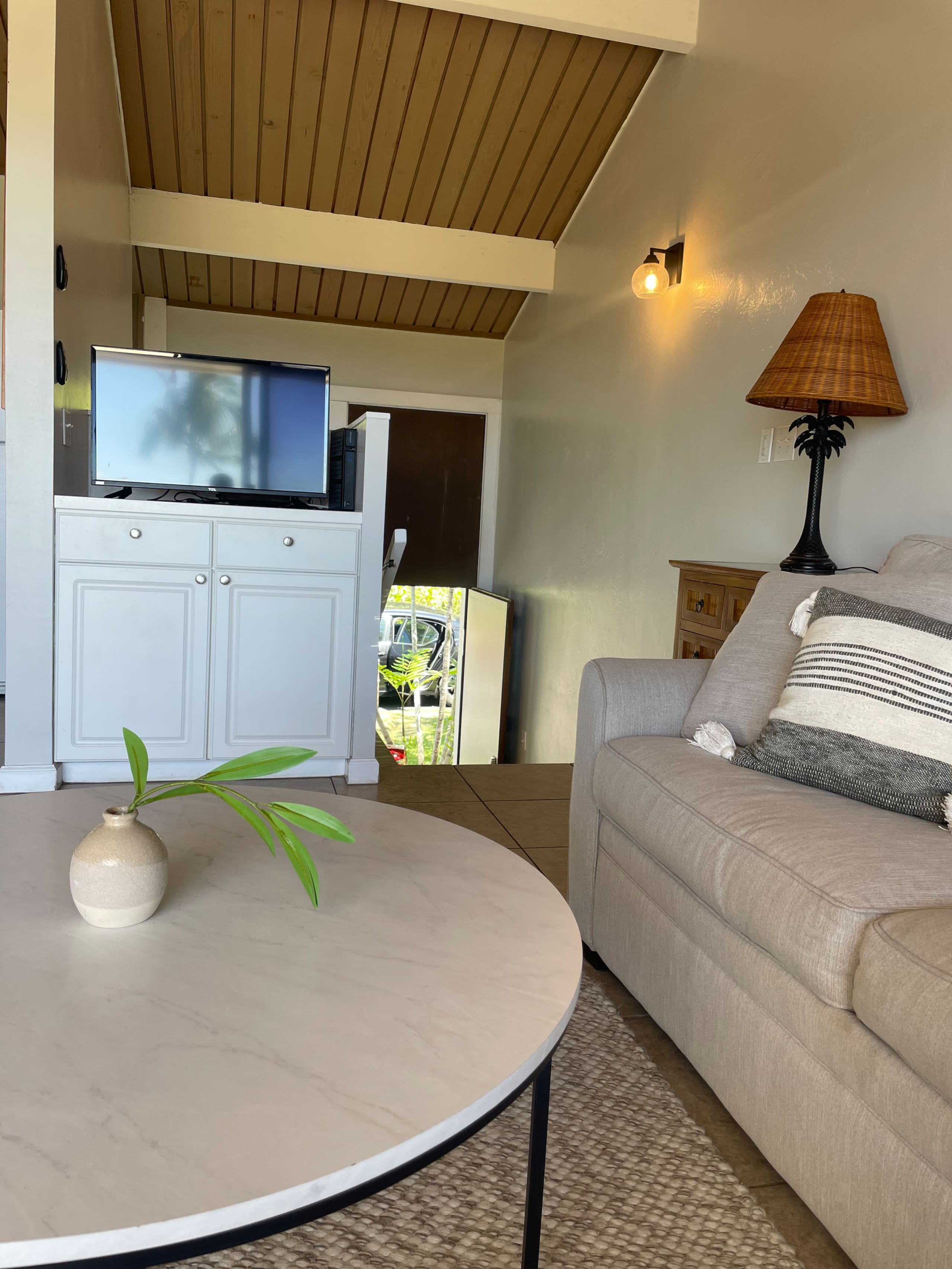 Townhouse in Kailua-Kona · ★4.75 · 1 bedroom · 2 beds · 1 private bath - Image 2