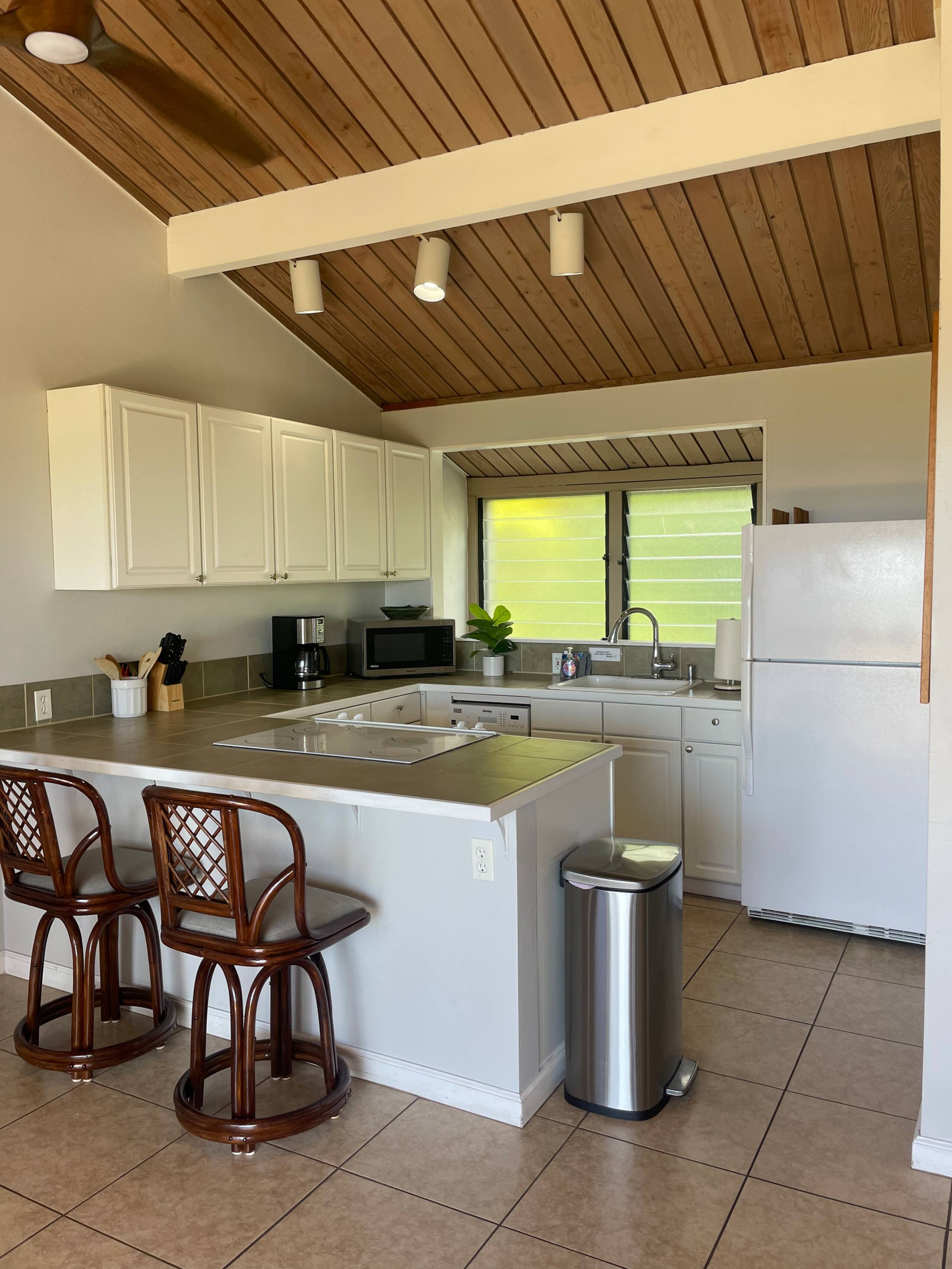 Townhouse in Kailua-Kona · ★4.75 · 1 bedroom · 2 beds · 1 private bath - Image 6