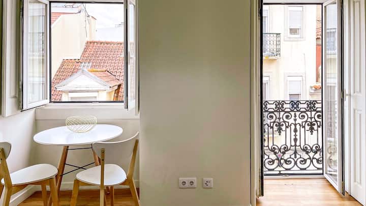 Charming Studio Close To Lx Factory - Lissabon
