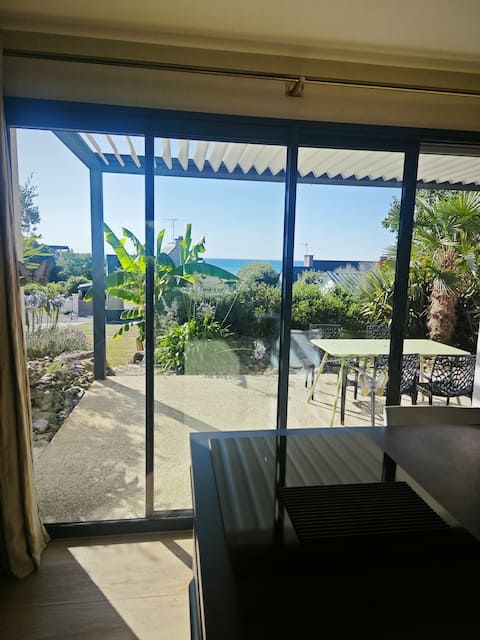 Bright villa with sea view, 100m from beach