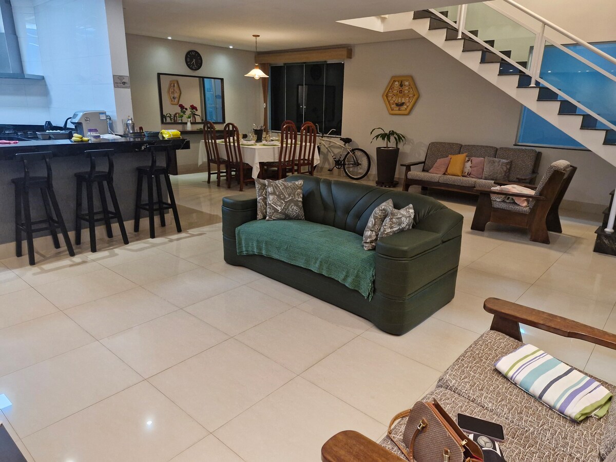 Top Airbnb: Beach house, 5 Suites, Right on the sand, Heated Pool em Itanhaém