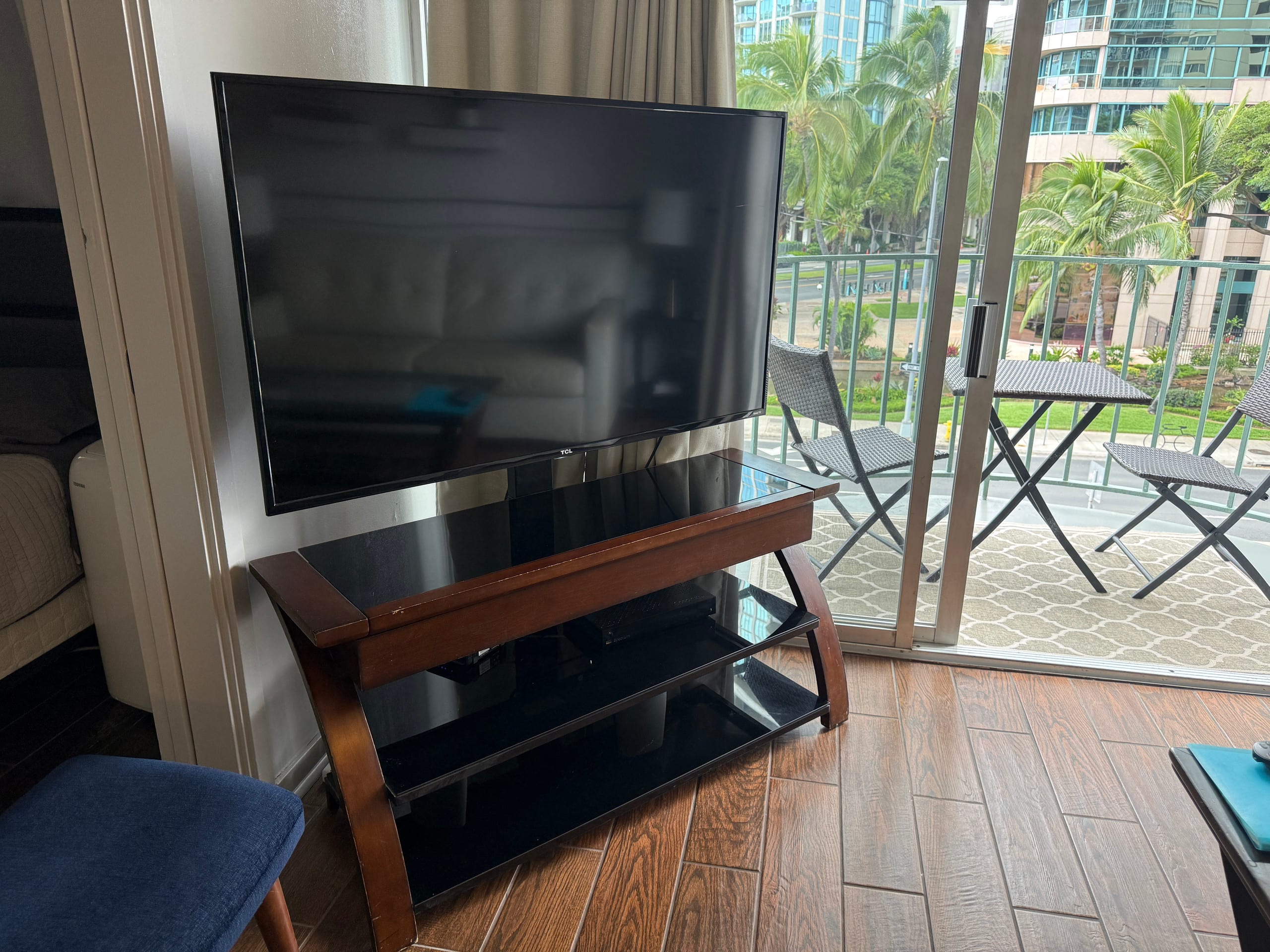 Condo in Honolulu · ★4.82 · 2 bedrooms · 4 beds · 1 private bath - Image 3