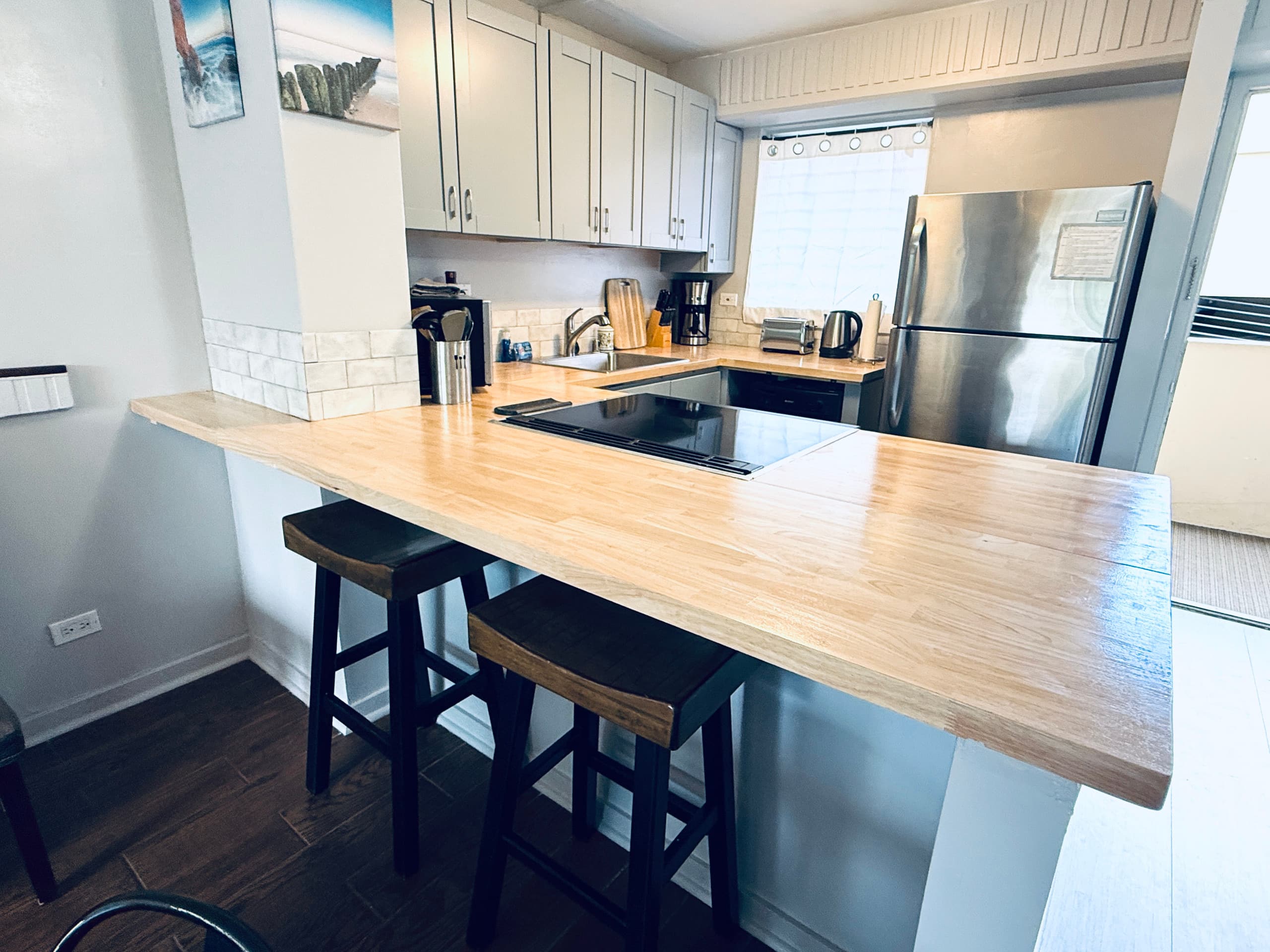 Condo in Honolulu · ★4.82 · 2 bedrooms · 4 beds · 1 private bath - Image 9