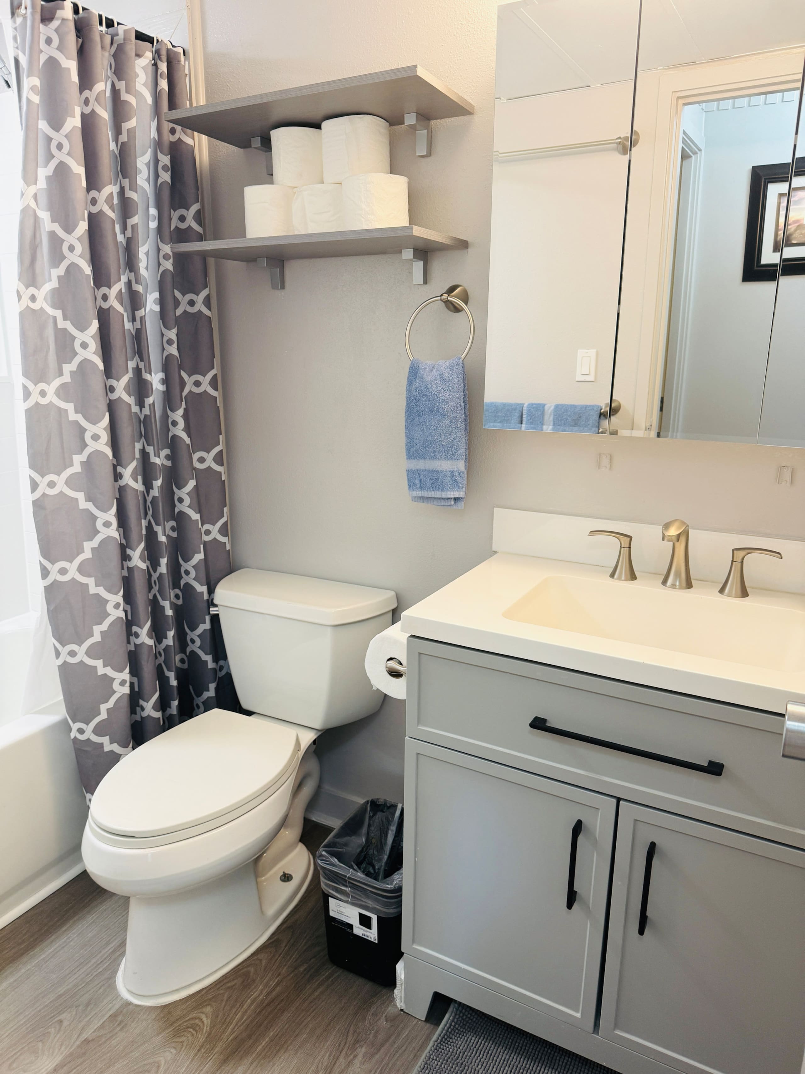 Condo in Honolulu · ★4.82 · 2 bedrooms · 4 beds · 1 private bath - Image 21