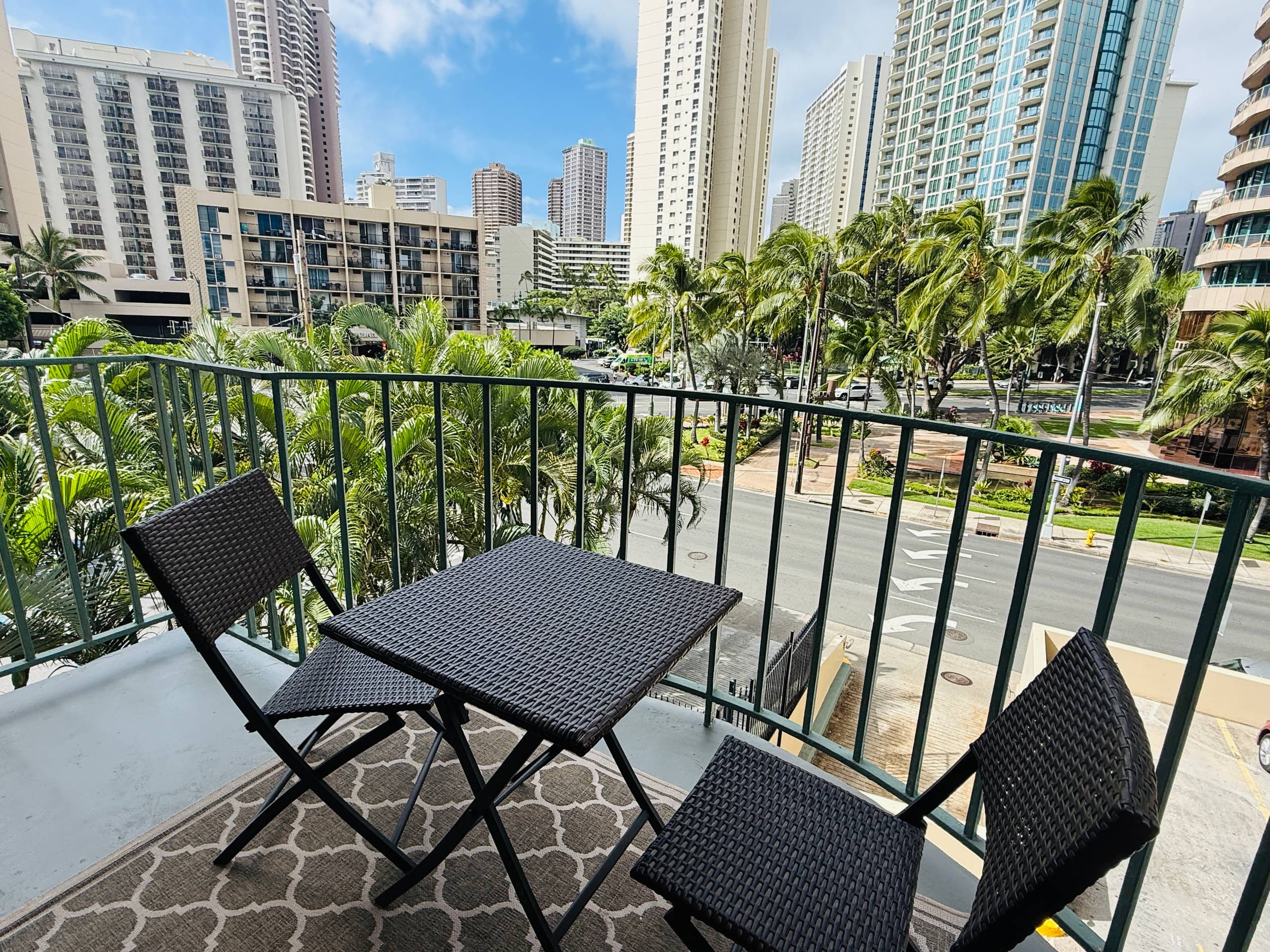 Condo in Honolulu · ★4.82 · 2 bedrooms · 4 beds · 1 private bath - Image 23