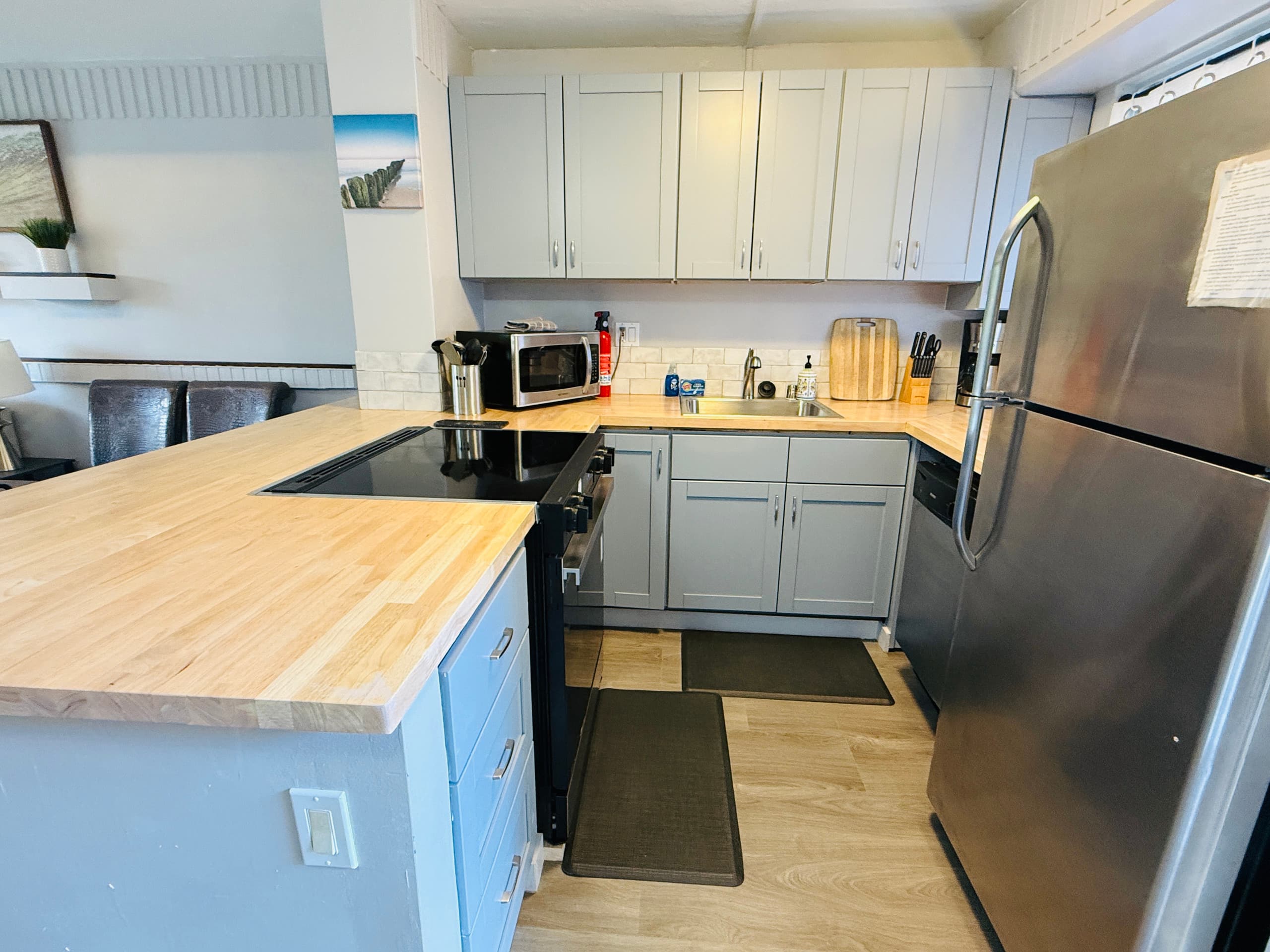 Condo in Honolulu · ★4.82 · 2 bedrooms · 4 beds · 1 private bath - Image 7