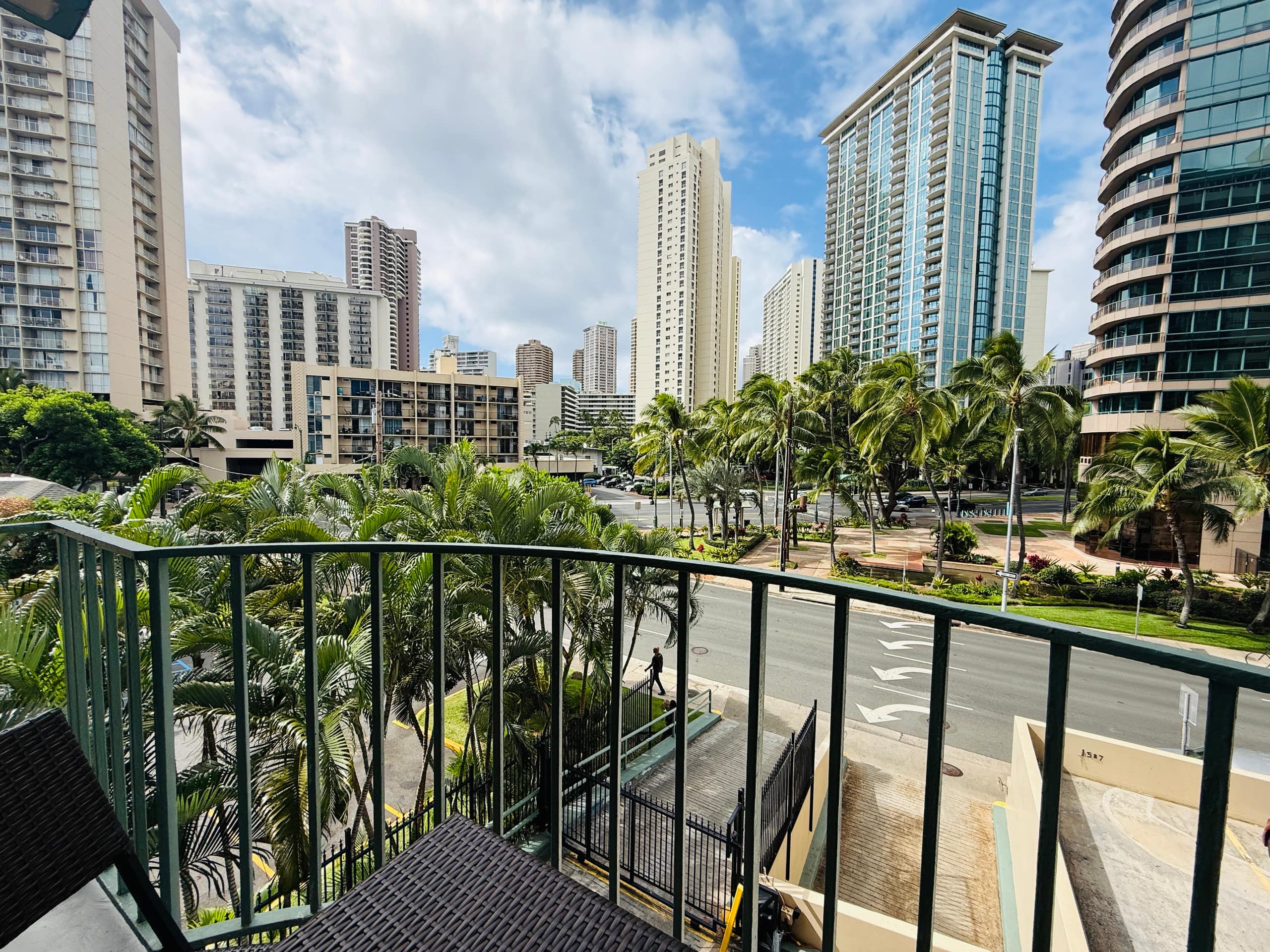 Condo in Honolulu · ★4.82 · 2 bedrooms · 4 beds · 1 private bath - Image 24