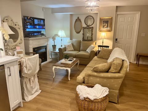 Top Airbnb: The Orchid | Rustic Retreat in Richmond Hill in Richmond Hill