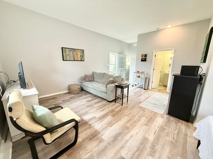 *Radcliffe Retreat* Studio, Pool & Rb Parking Pass - Lewes, DE
