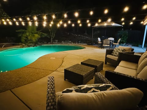 Spacious SerenitiHouse: Hot Tub/Pool/BBQ & Court