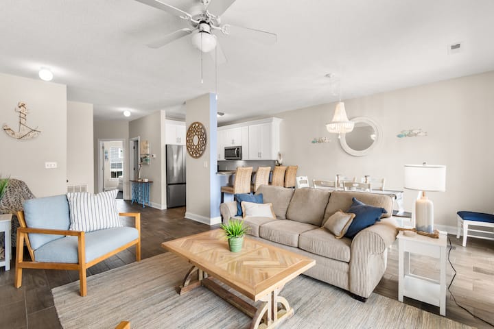 Townhouse Just Steps From The Beach, Pet Friendly - Surfside Beach, SC
