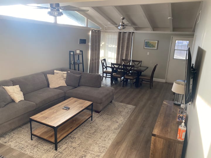 Cozy Home Near Amusement Parks - Fullerton, CA