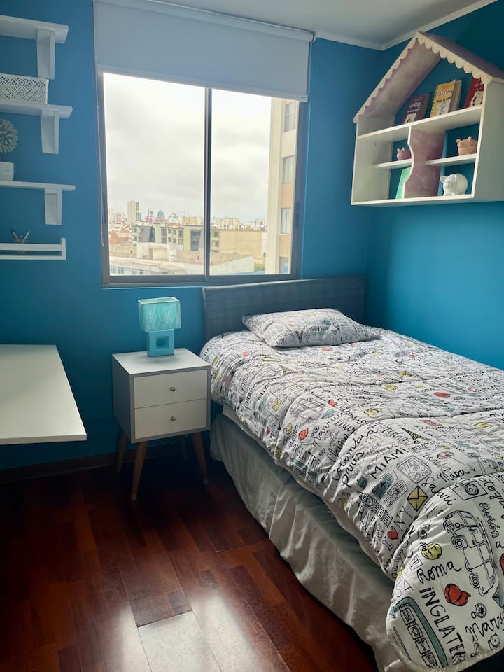 H2: Cama individual, vista interna y clóset incorporado