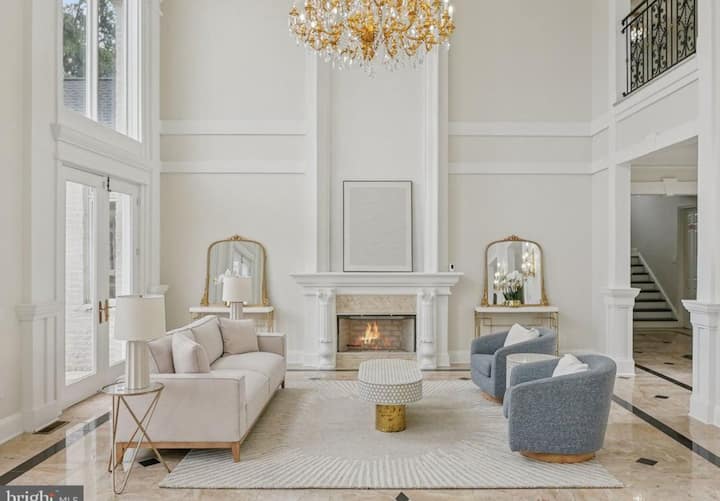 Glamourous Great Falls Mansion - Reston, VA