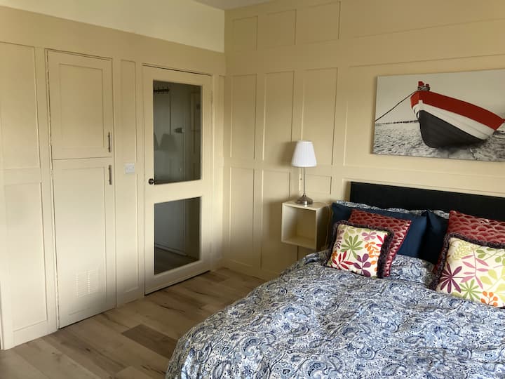 Private Top Floor Studio Apartment In Donnybrook - 더블린