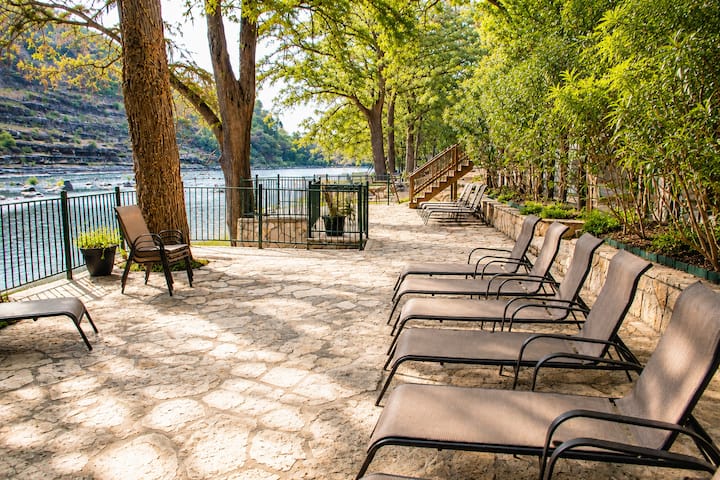 Sleeps 16 | Prime River Road | 3bdr/3bth - New Braunfels, TX