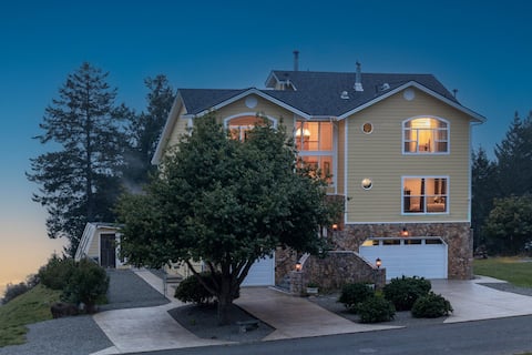 Sea Breeze House - Sweeping Ocean & Mountain Views