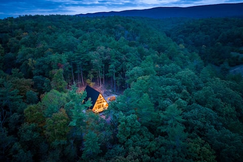Cozy dog friendly A-Frame with hot tub!