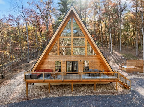 Cozy dog friendly A-Frame with hot tub!