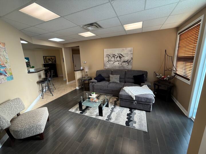 The Marina's Cove-suite B - Grimsby