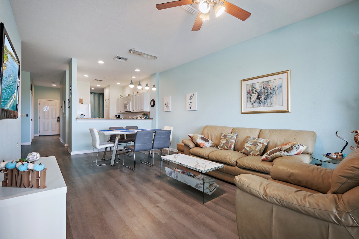 Top performing Airbnb: Lovely 2-Bedroom + Den Condo in Greenlinks Resort in Lely Resort