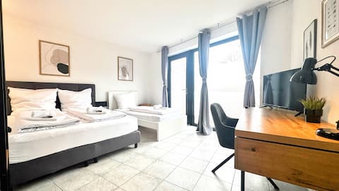 ANDRiSS - Travel & Work - 5 BR - Kitchen - Parking