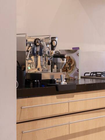 PH estiloso con luz natural: Condesa gallery image 5