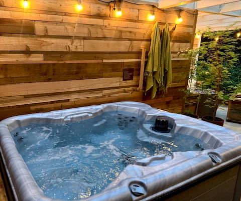 Redwoods, Private Hot Tub, Rain Shower, King Beds
