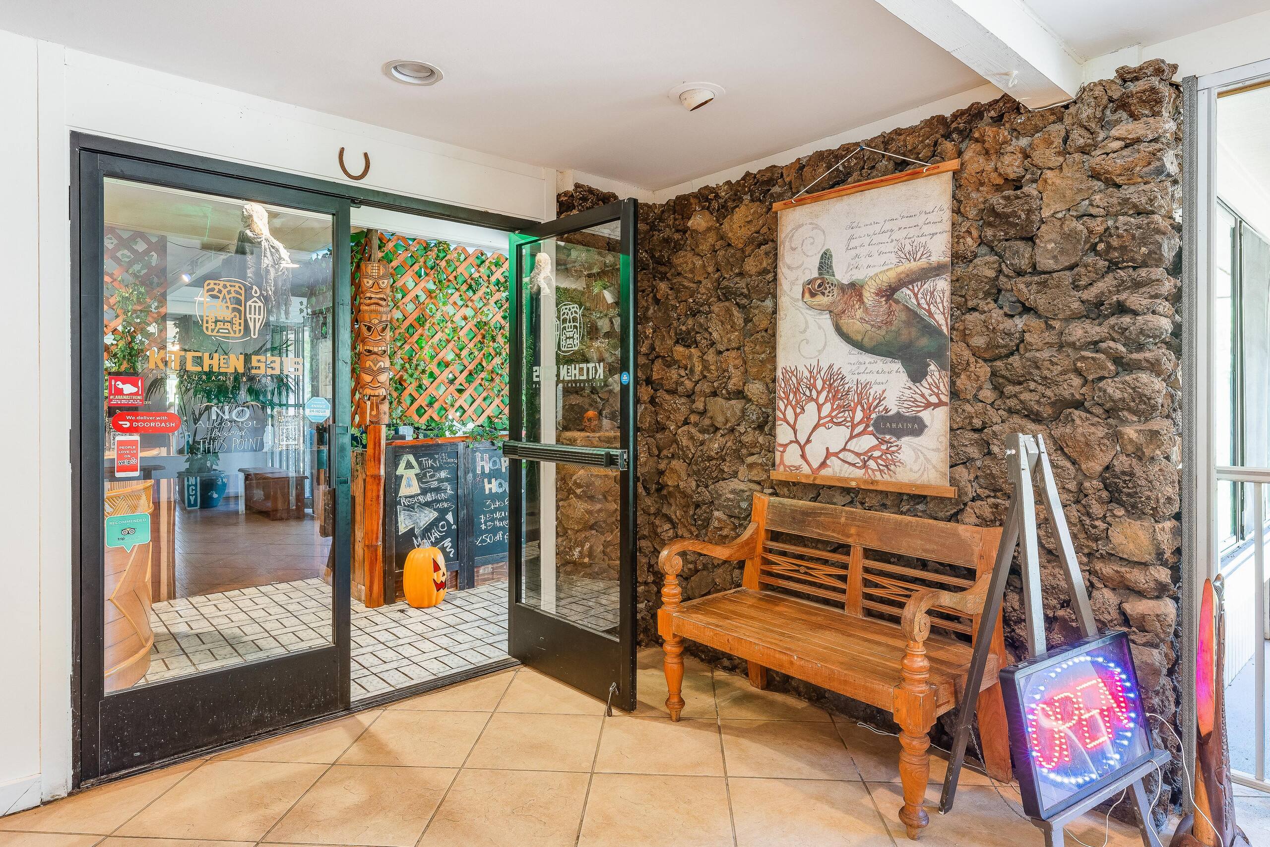 Garden View Second Floor Studio at Napili Shores – - Image 64